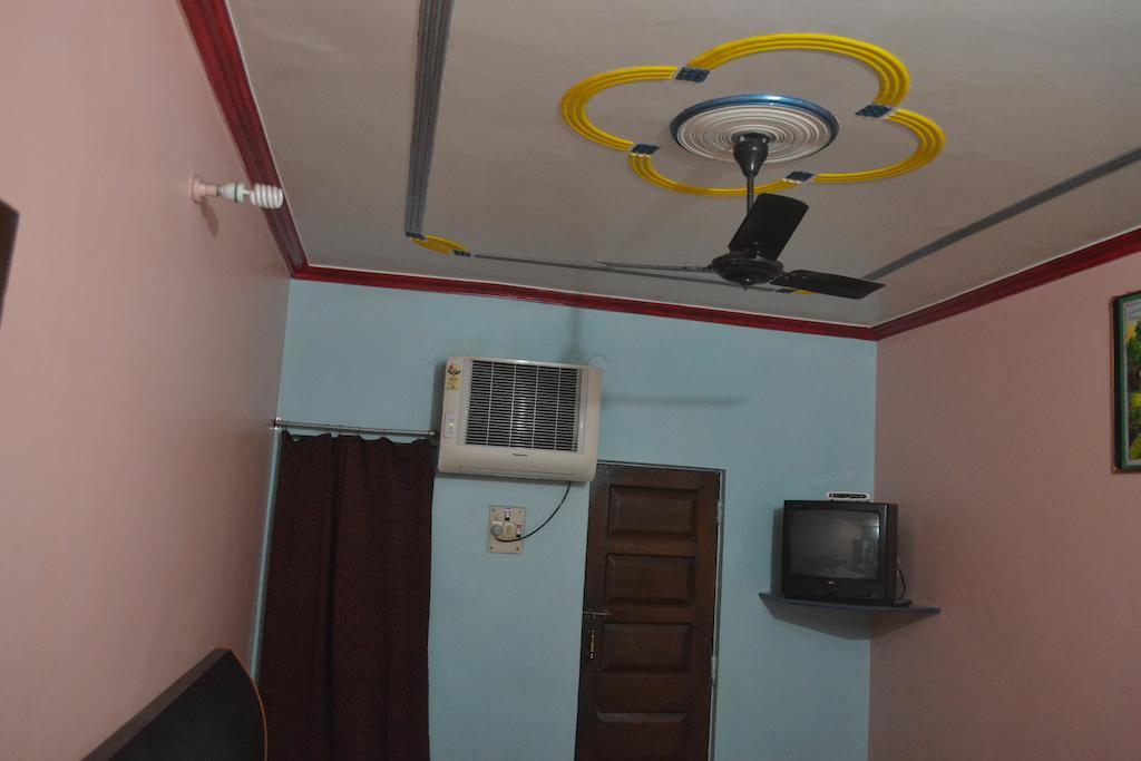 Hotel Sandeep Varanasi Exterior foto