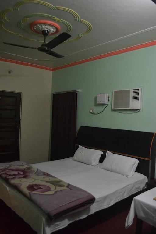 Hotel Sandeep Varanasi Exterior foto